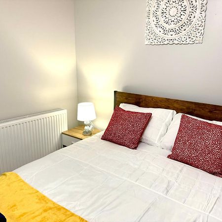 Comfy Studio Flat And Workspace Near Ashton-U-Lyne Station Стейлибридж Екстериор снимка