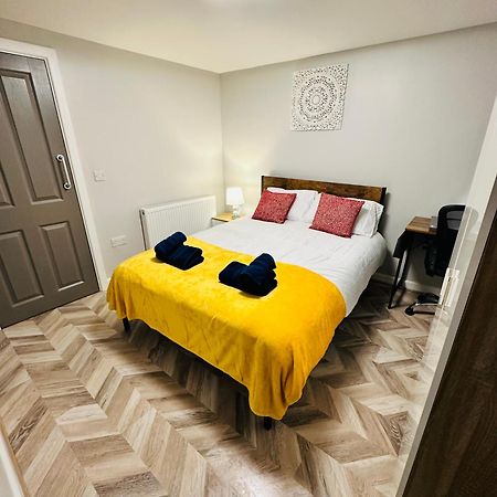 Comfy Studio Flat And Workspace Near Ashton-U-Lyne Station Стейлибридж Екстериор снимка