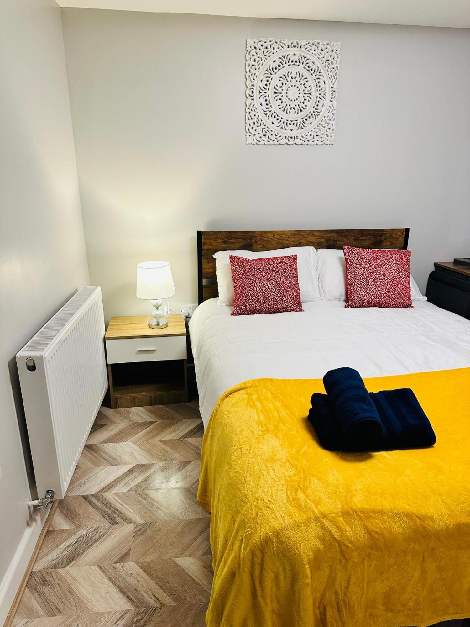 Comfy Studio Flat And Workspace Near Ashton-U-Lyne Station Стейлибридж Екстериор снимка